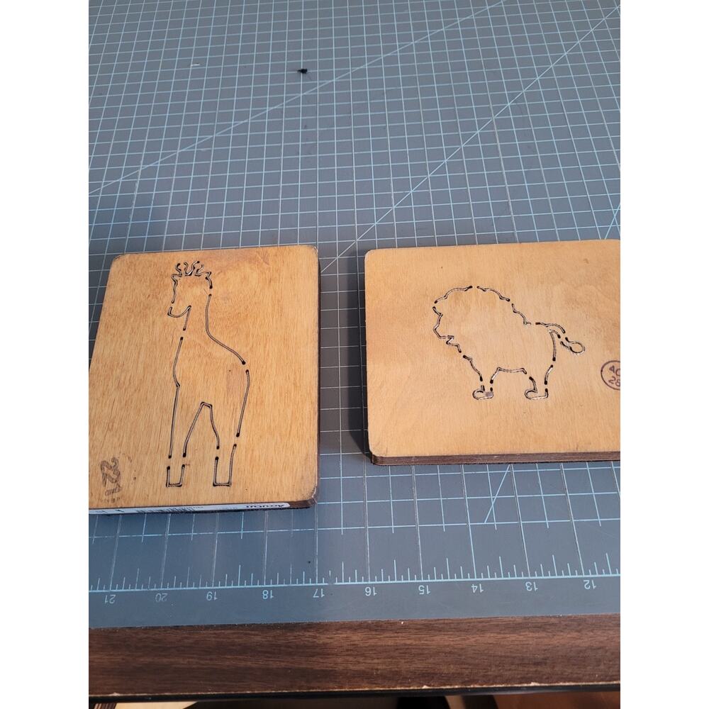 accucut lion and giraffe dies